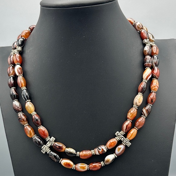 two-strand necklace featuring oval, faceted agate beads - Picture 2 of 5